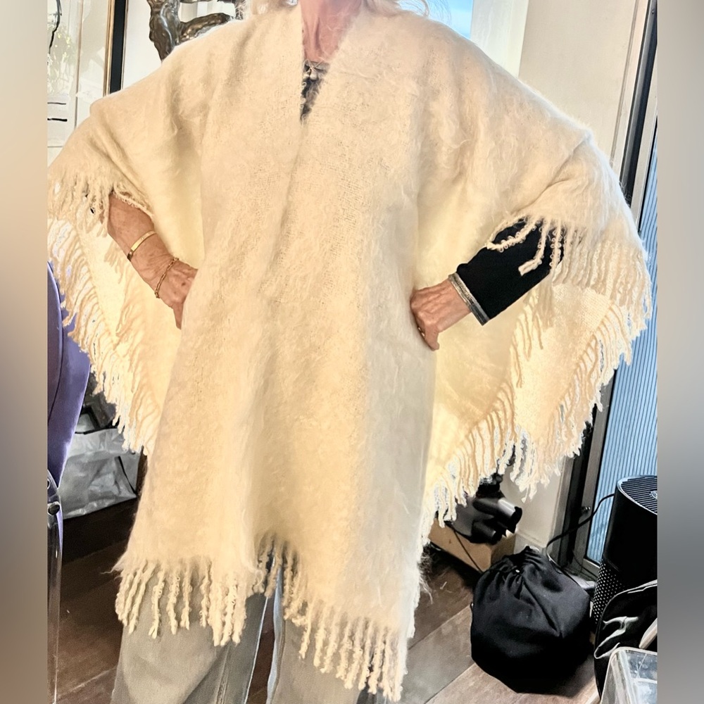 NWT LUX KID MOHAIR PONCHO ONE SIZE FITS ALL Price firm